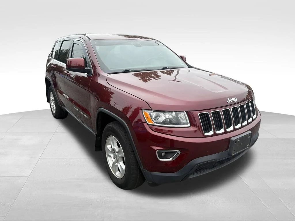 Used 2016 Red Jeep Laredo image 3