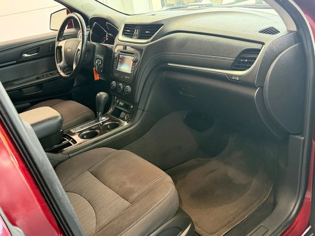 Used 2017 SIREN RED TINTCOAT Chevrolet LT image 18