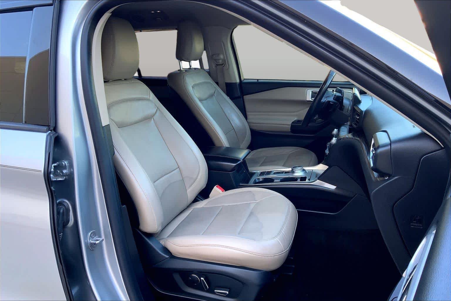 Used 2020 Iconic Silver Ford Limited image 9