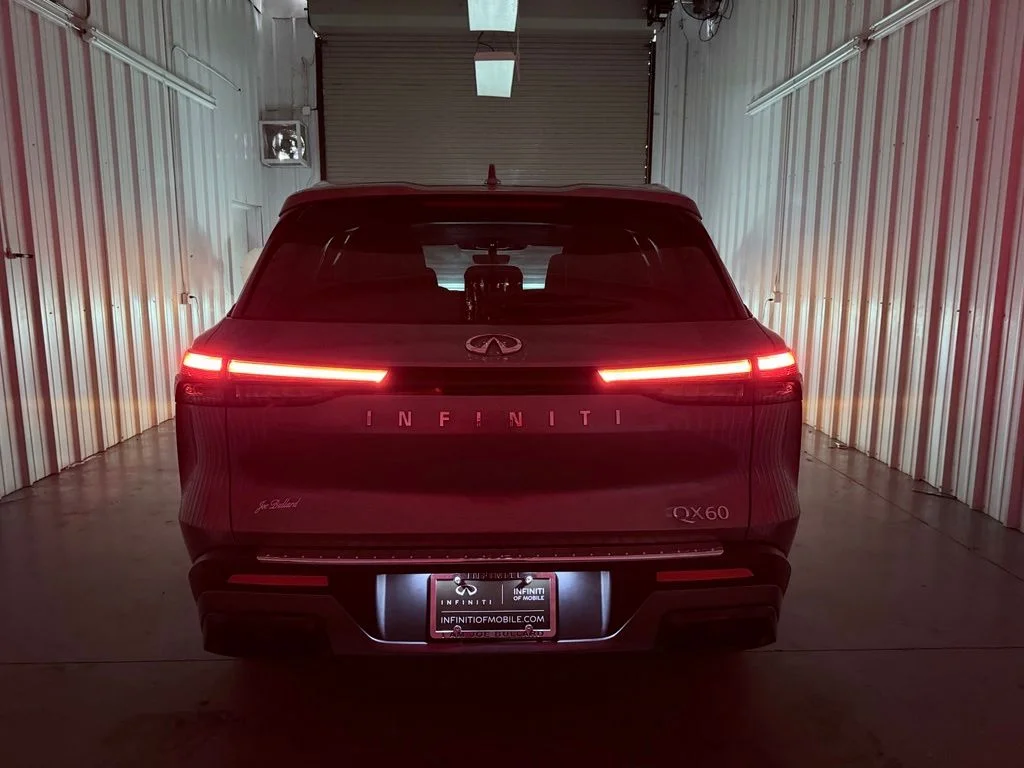 Used 2024 Gray INFINITI LUXE image 10