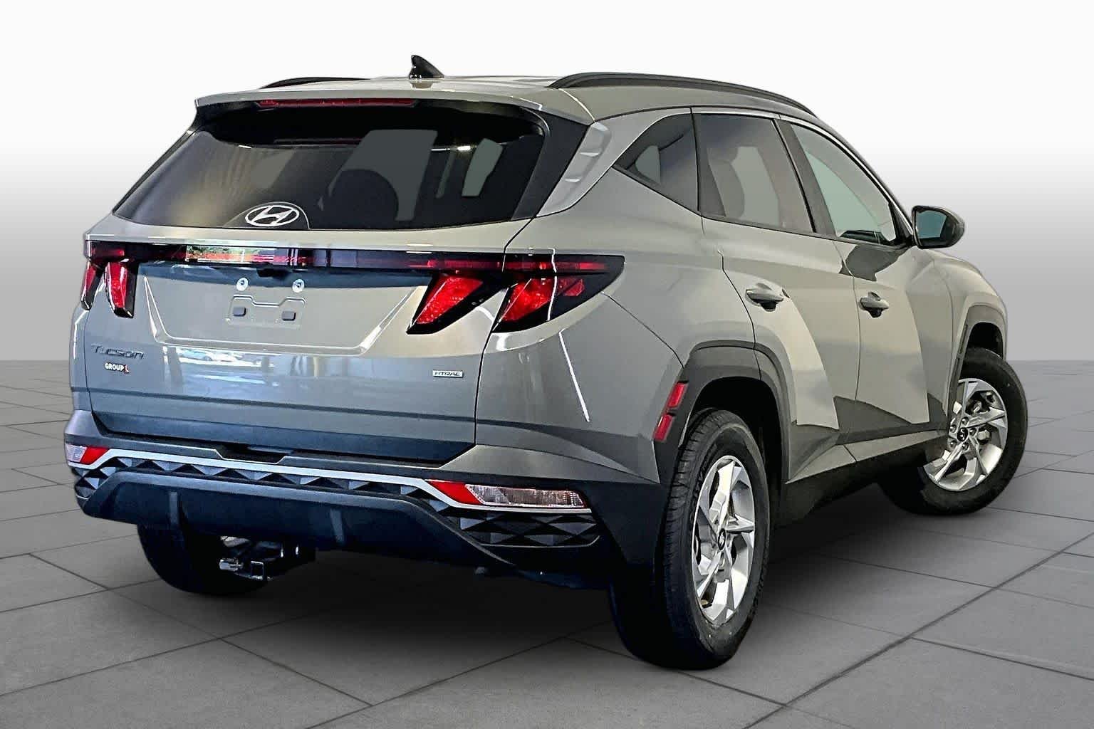 Used 2024 Hampton Gray Hyundai SEL image 13