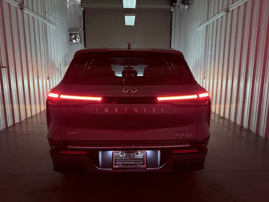 Used 2024 Gray INFINITI LUXE image 10