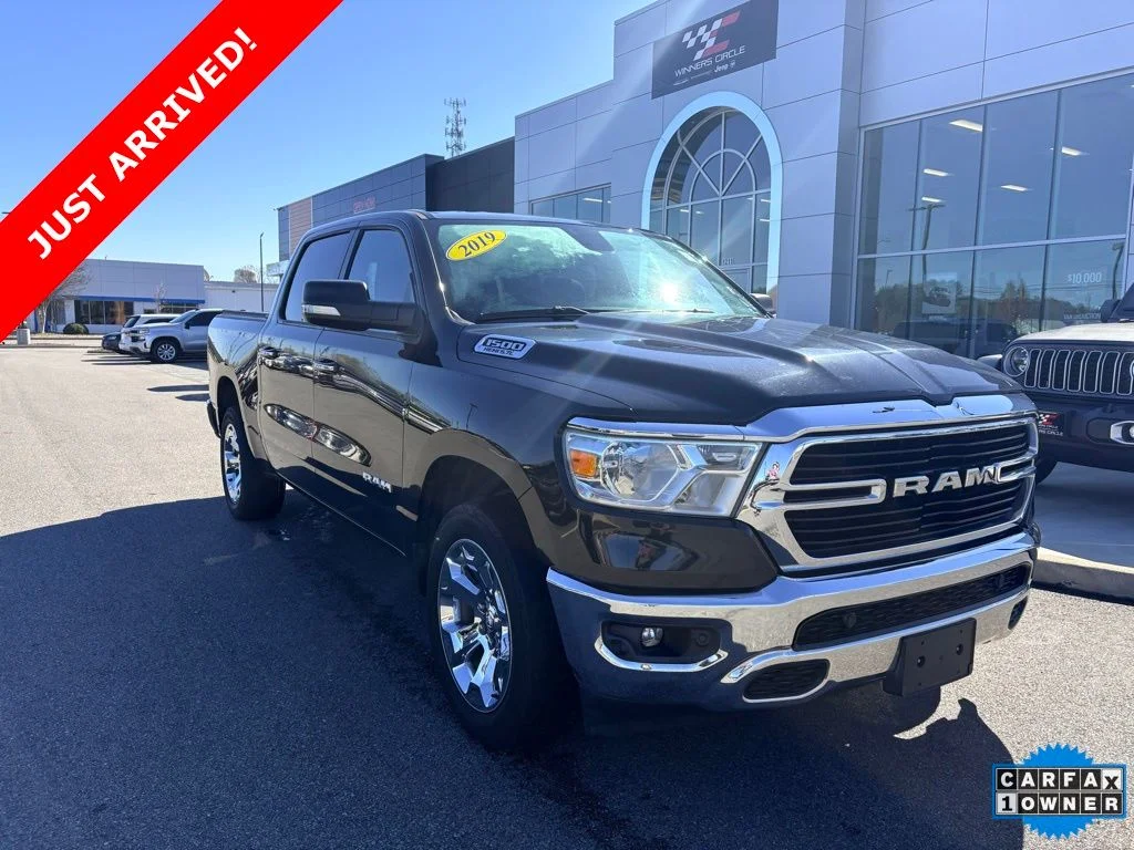 2019 RAM 1500 Big Horn/Lone Star 4x4 Crew Cab 5'7's photo