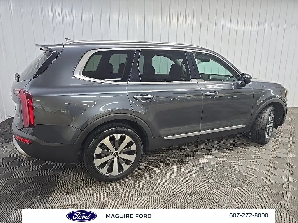 Used 2021 Gray Kia S image 3