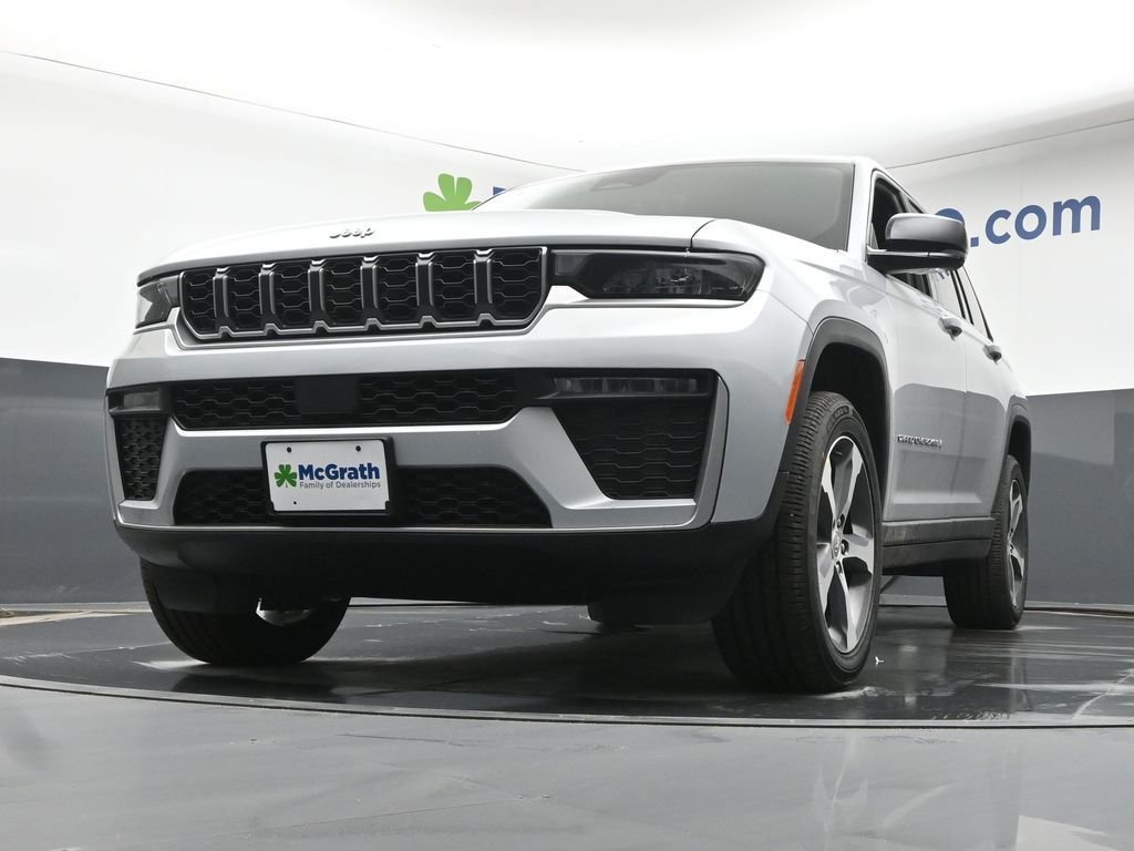 New 2026 Silver Zynith Exterior Paint Jeep Limited image 7