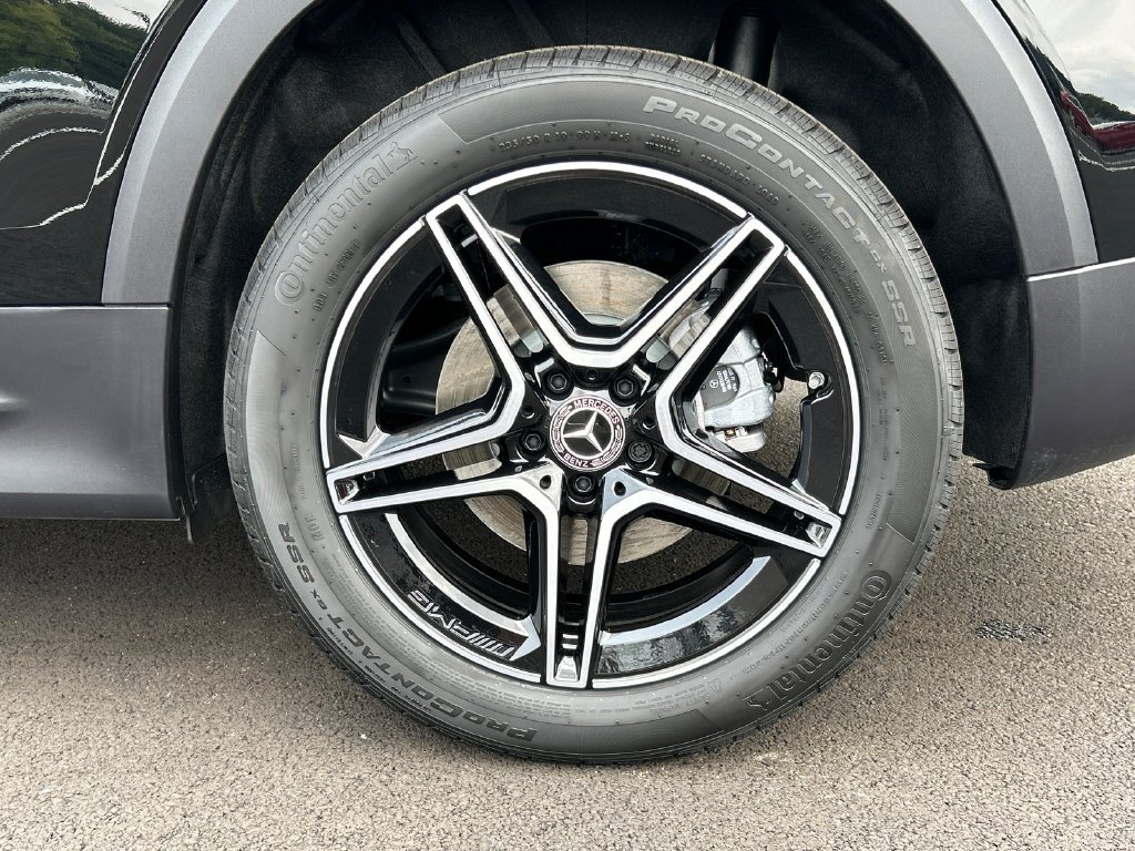 New 2026 Night Black Mercedes-Benz GLB 250 image 35
