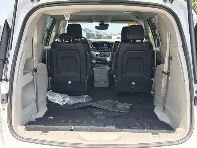 Used 2024 White Chrysler Touring L image 38