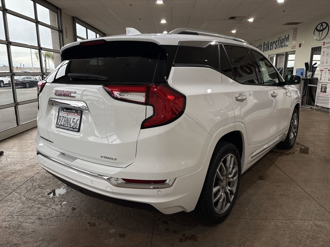 Vehicle Image 2