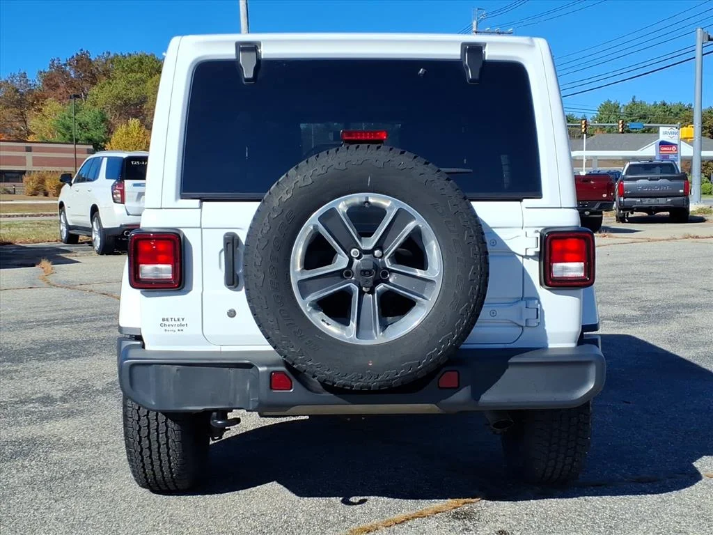 Used 2019 White Jeep Sahara 4x4 image 5
