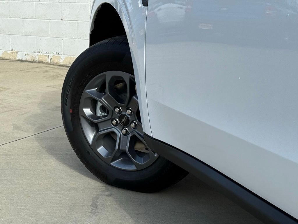 New 2025 Oxford White Ford XLT image 15