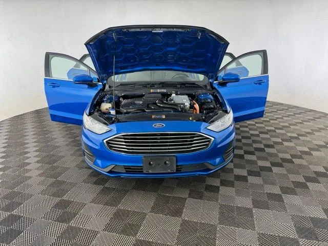 Used 2019 Blue Ford SE image 9