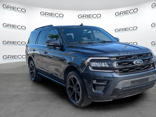 2023 Ford Expedition Limited's photo