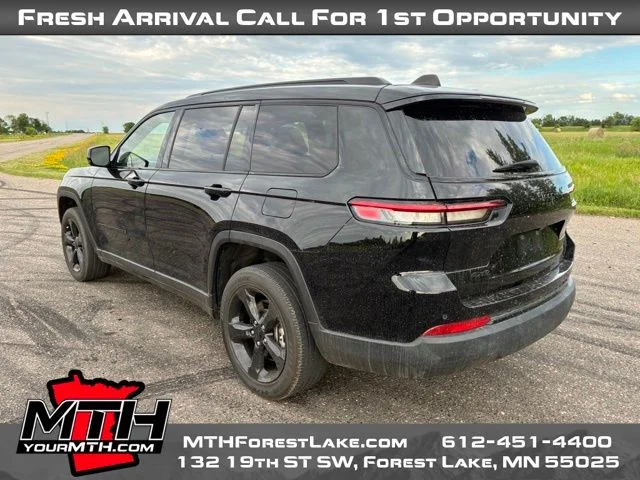 Used 2023 Black Jeep Altitude image 5