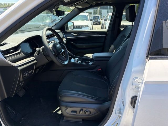 New 2026 Bright White Clear-Coat Exterior Paint Jeep Altitude image 12