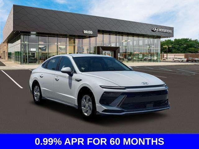 New 2026 White Hyundai SE image 26