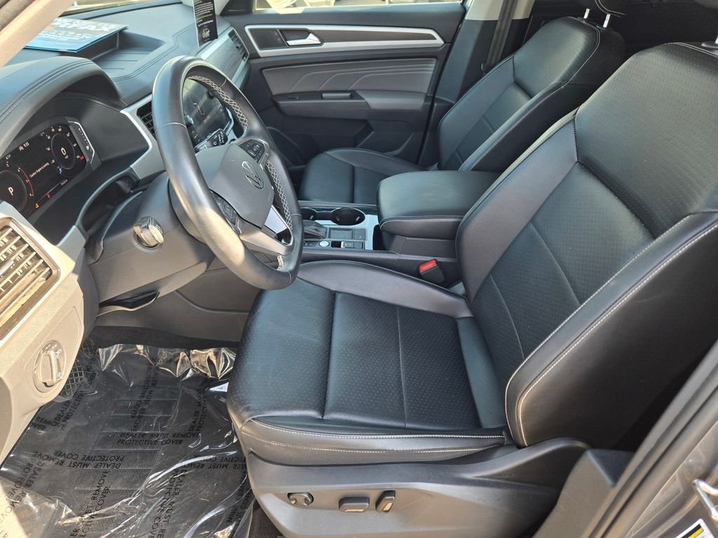 Used 2022 Gray Volkswagen 3.6L V6 SE w/Technology image 11