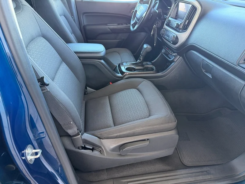 Used 2020 BLUE EMERALD METALLIC GMC 2WD SLE image 19