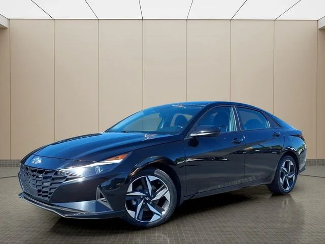 Used 2023 Black Hyundai SEL image 2