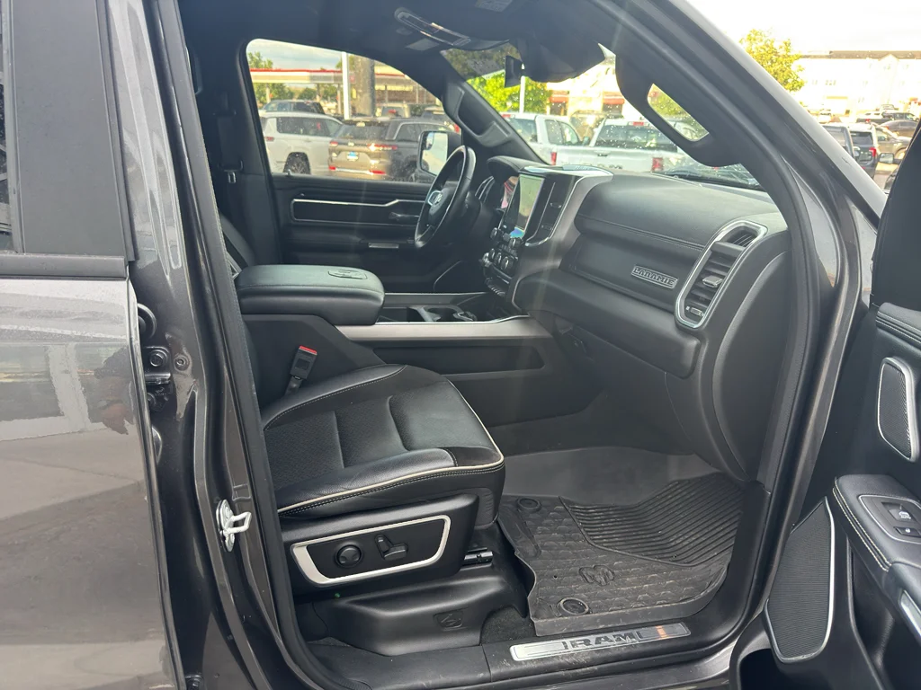 Used 2022 Granite Crystal Metallic Clearcoat Ram Laramie image 10