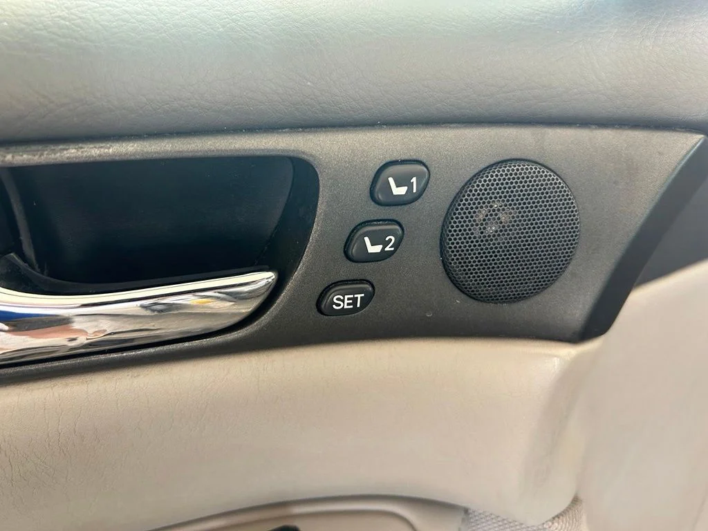 Used 2002  Lexus 300 image 38