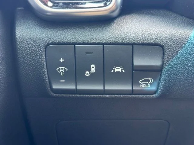 Used 2020 Snow White Pearl Kia SX image 23