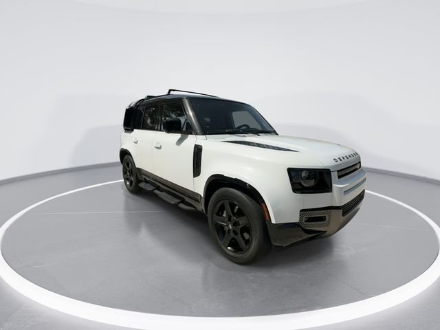 Used 2023 White Land Rover X-Dynamic SE image 2