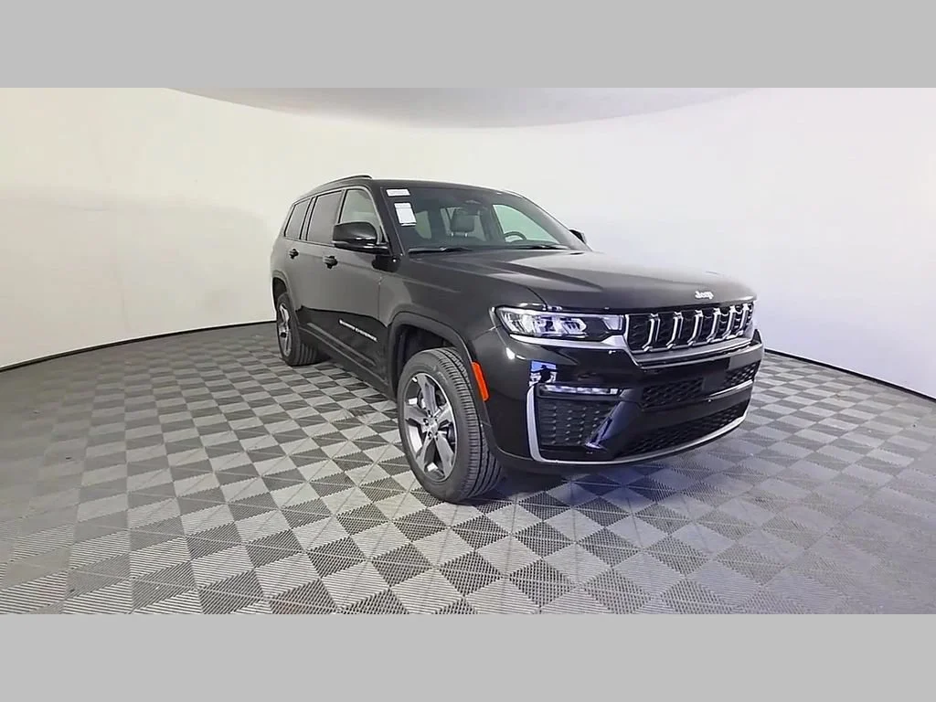 New 2026 Diamond Black Crystal Pearl-Coat Exterior Paint Jeep Limited image 39
