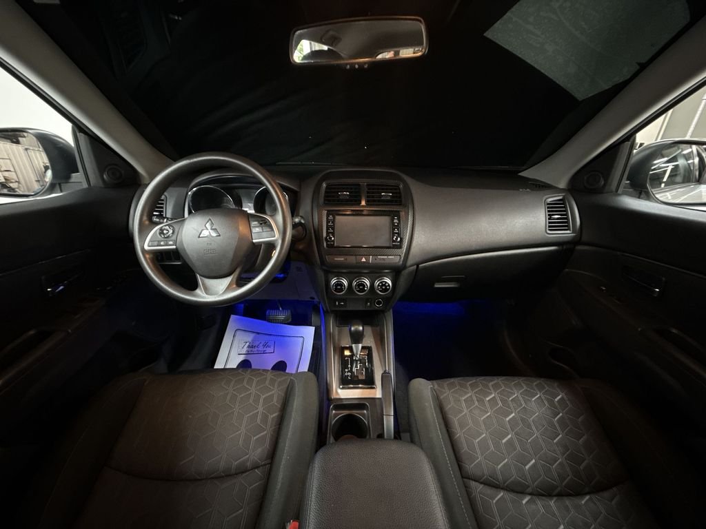 Used 2023  Mitsubishi  image 28