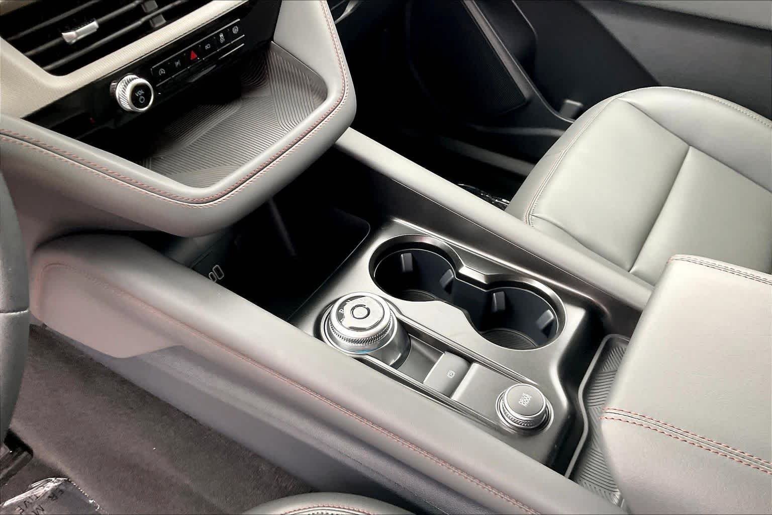 New 2026 Space White Metallic Ford Active image 7