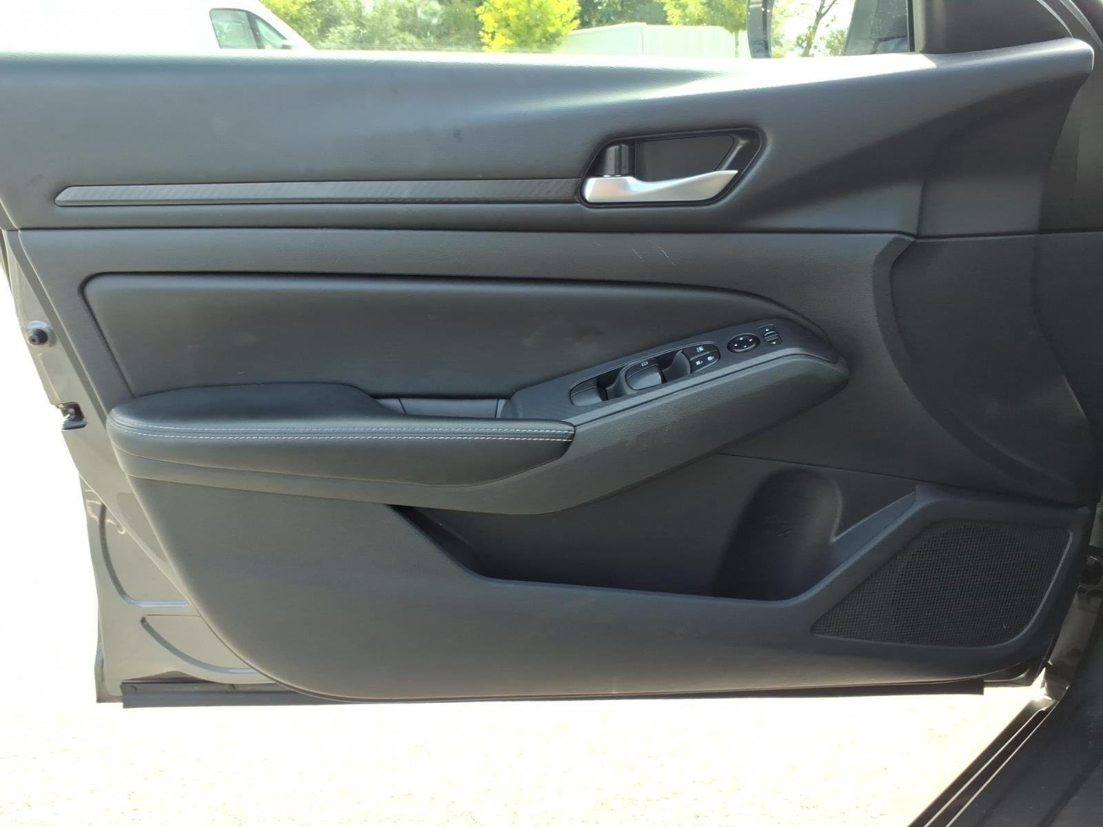 Used 2025 Gun Metallic Nissan SV image 27