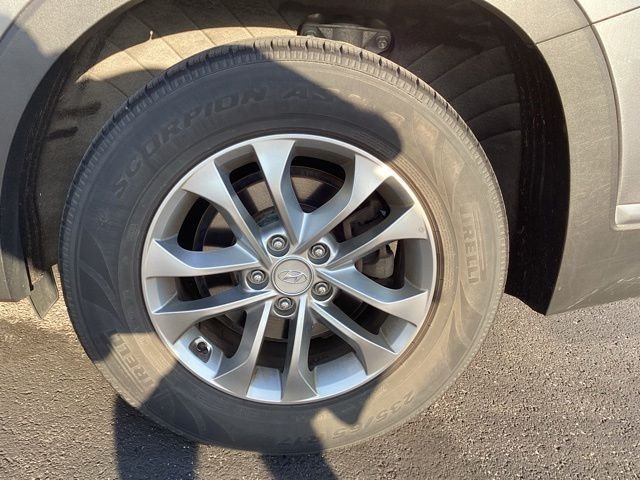 Used 2019 Gray Hyundai SE image 6