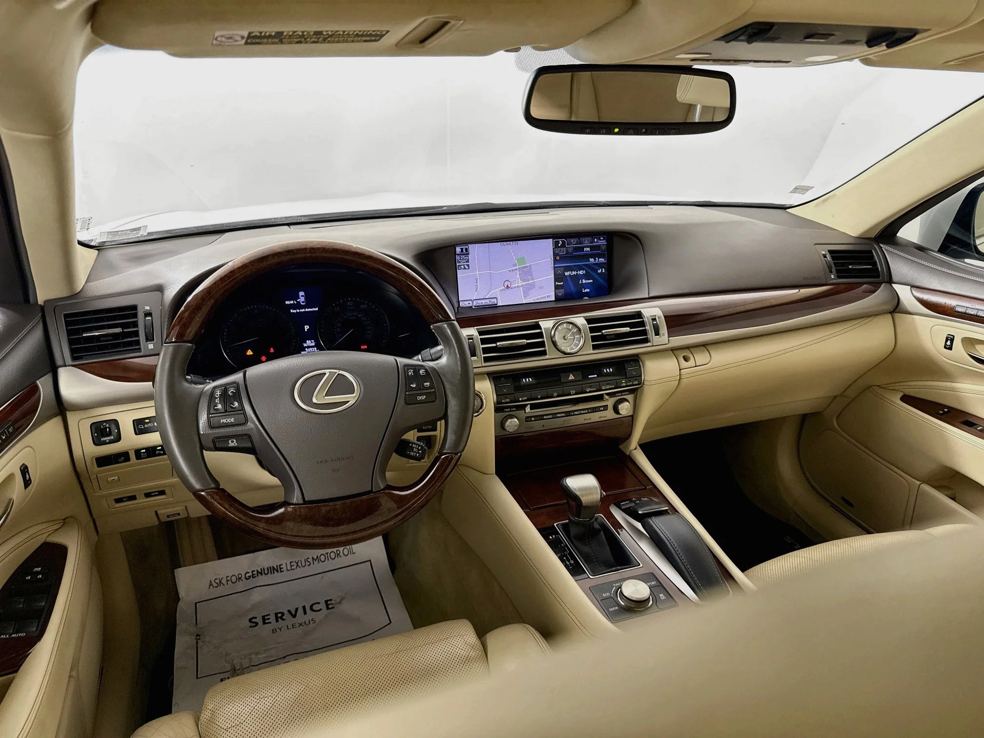 Used 2014 Starfire Pearl Lexus 460 image 25
