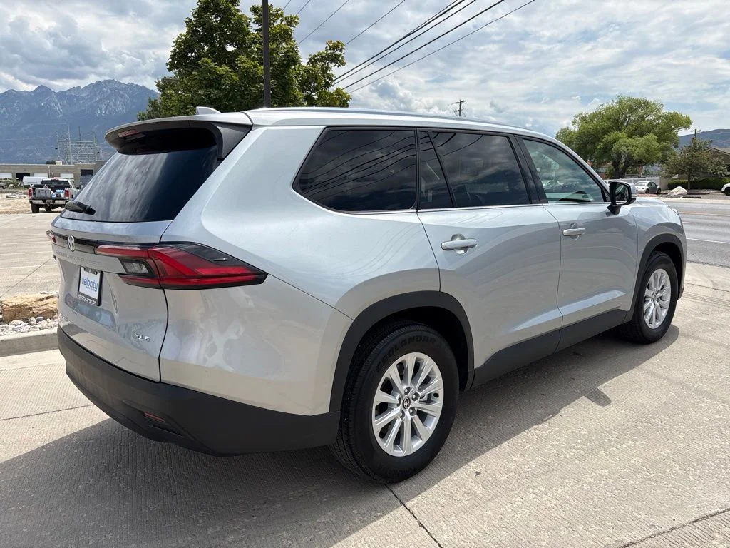 Used 2025 Silver Toyota XLE image 4