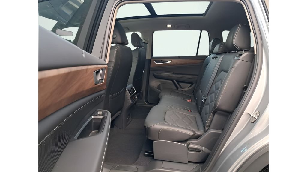 New 2026 Silver Volkswagen 2.0T SE w/Technology image 22