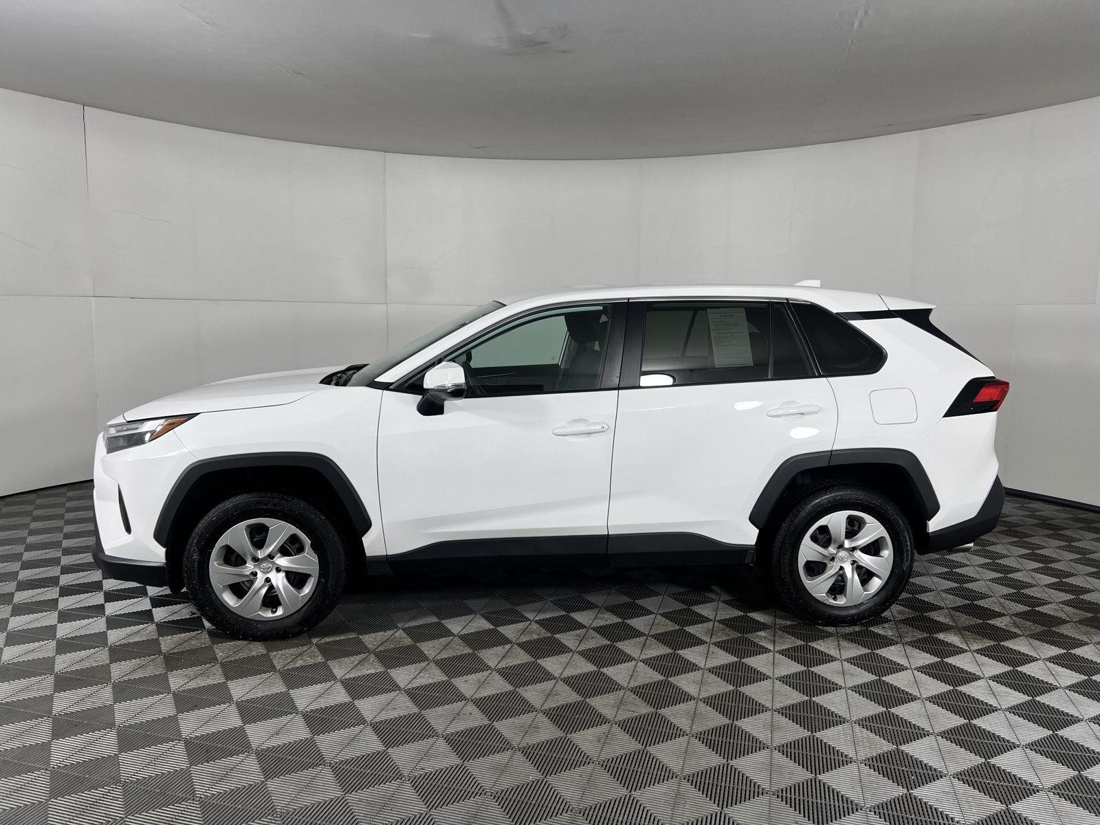Used 2023 Ice Cap Toyota LE image 5