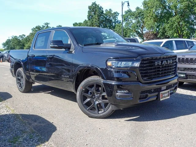 New 2026 Diamond Black Crystal Pearl-Coat Exterior Paint RAM Laramie image 5