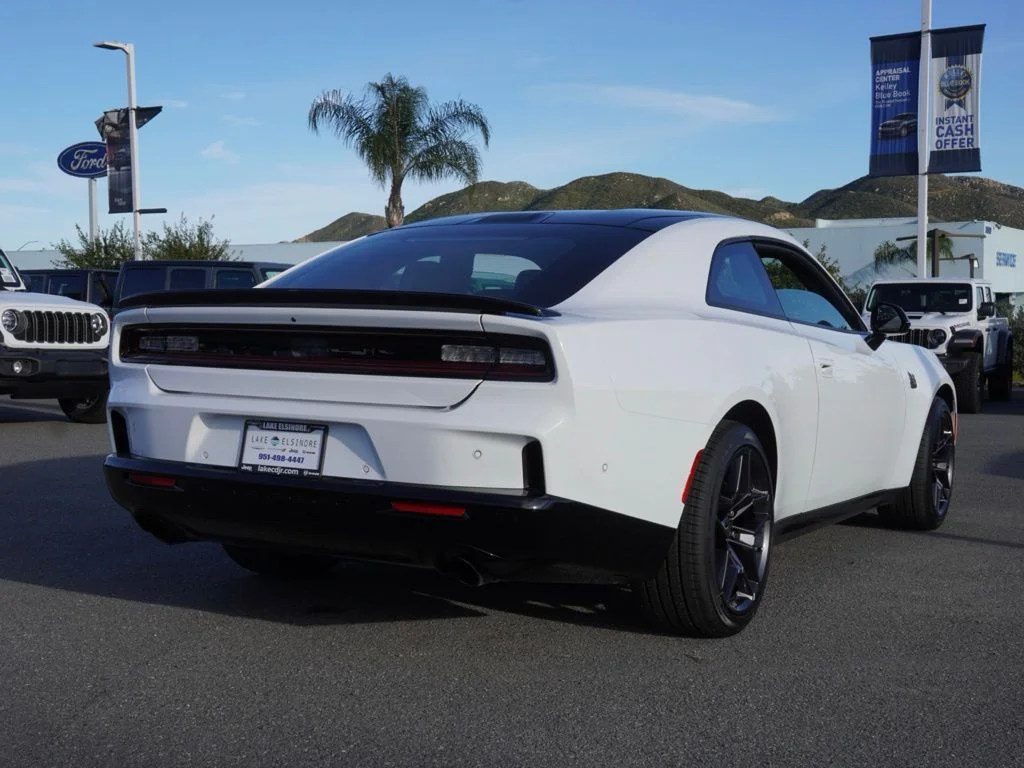 New 2026 White Knuckle Exterior Paint Dodge R/T Scat Pack image 3