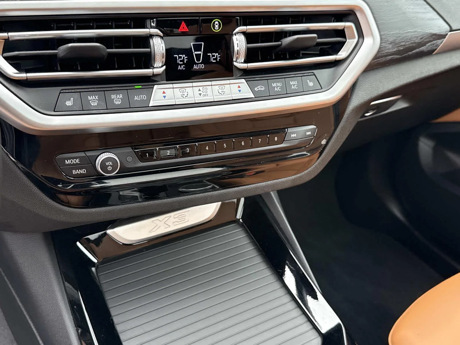 Used 2024 Dark Graphite Metallic BMW xDrive30i image 32