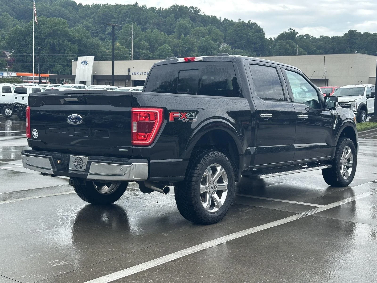 Used 2022 Agate Black Metallic Ford XLT image 7