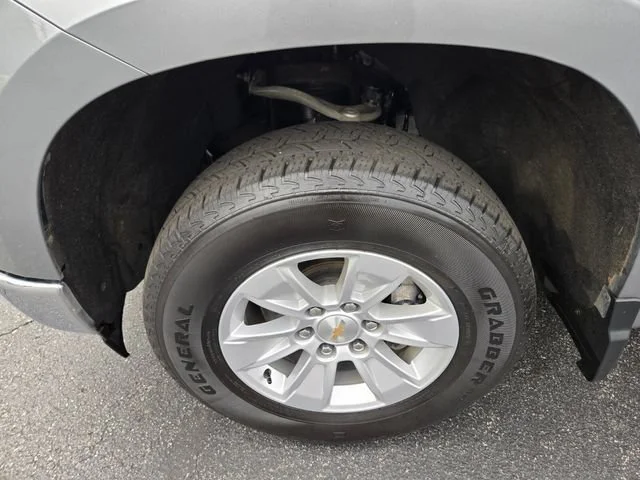 Used 2025 Sterling Gray Metallic Chevrolet LT image 22
