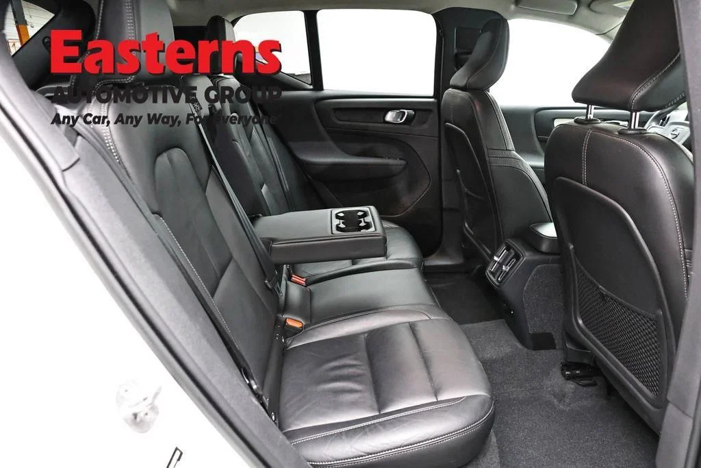 Used 2022 White Volvo Momentum image 24