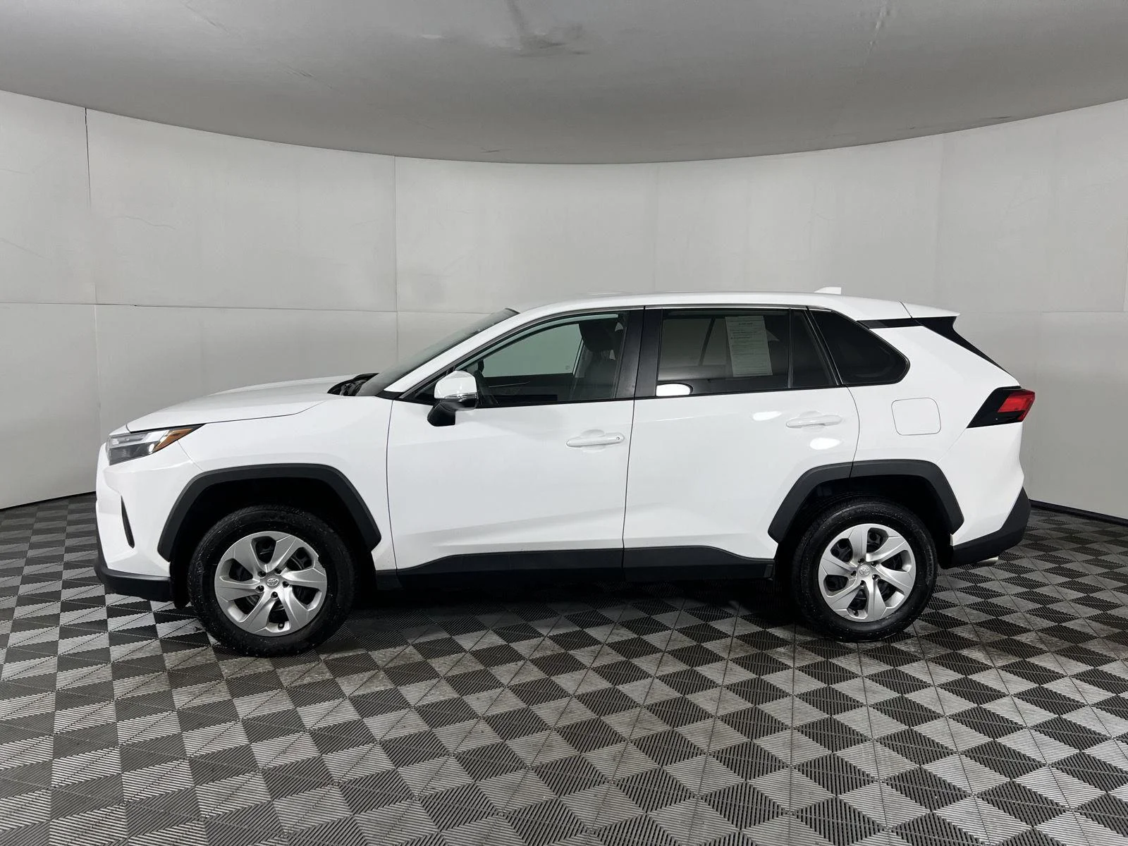 Used 2023 Ice Cap Toyota LE image 5