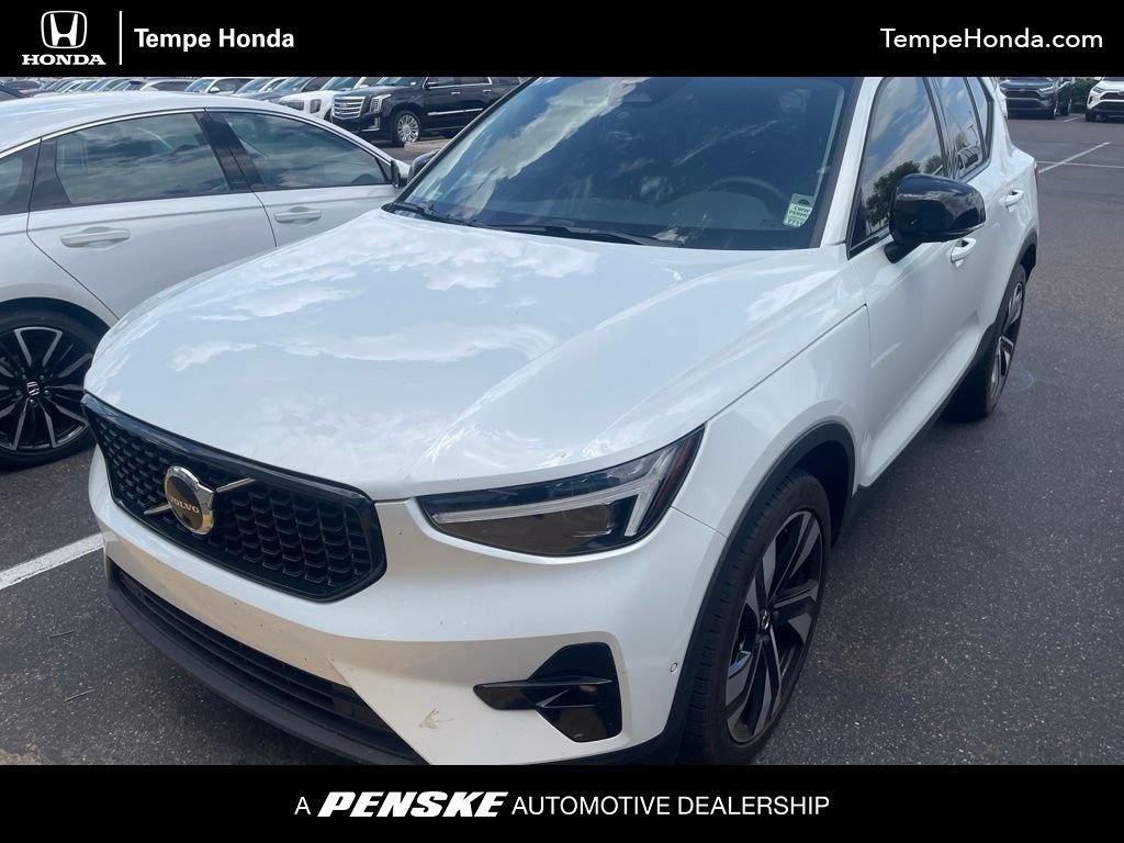 Used 2023 Crystal White Volvo Ultimate image 1
