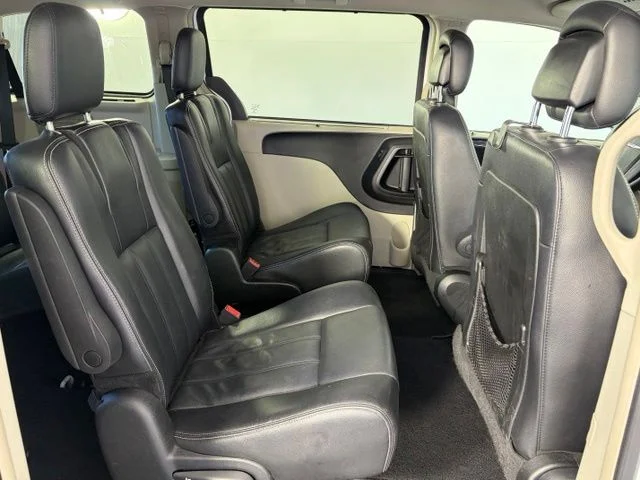 Used 2013 White Chrysler Touring image 42
