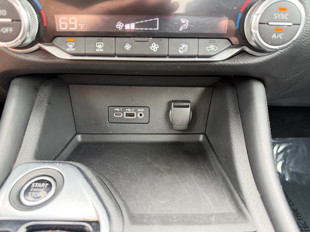 Used 2021 White Nissan SR image 30