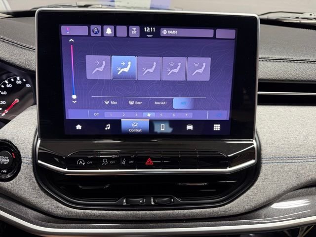Used 2022 Velvet Jeep Latitude image 36