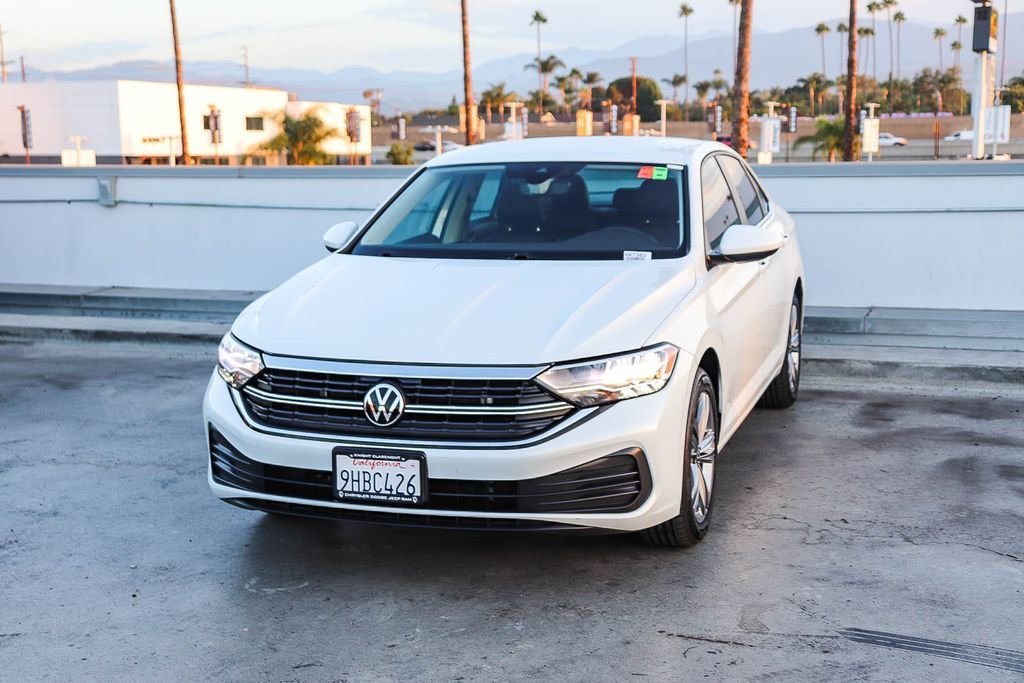 Used 2023 Opal White Pearl Volkswagen 1.5T SE image 4