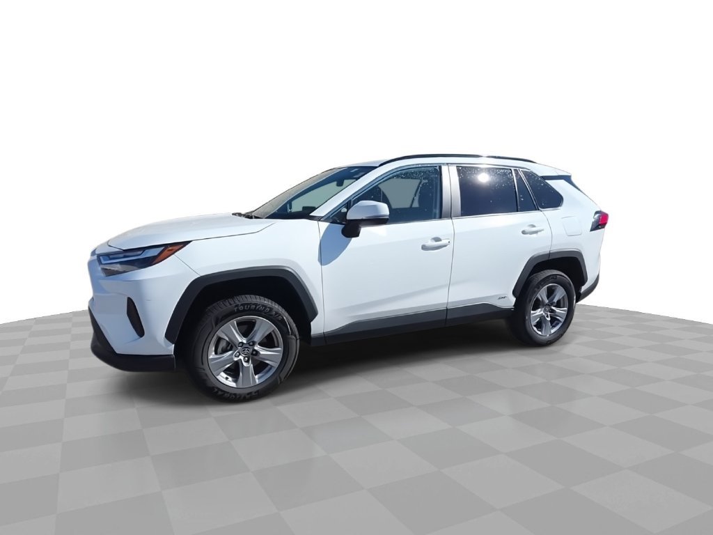 Used 2025 White Toyota XLE image 4