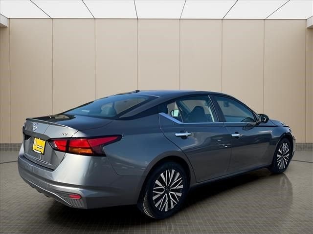 Used 2024 Gray Nissan 2.5 SV image 3