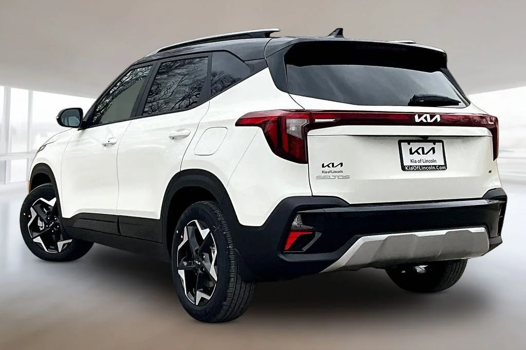 New 2026 Clear White / Black Roof Kia S image 3